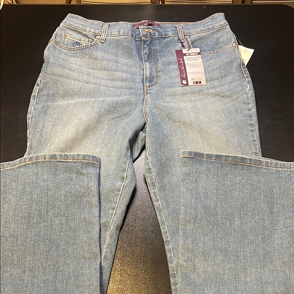 Gloria Vanderbilt Light Blue Flare Leg classic Rise Jeans